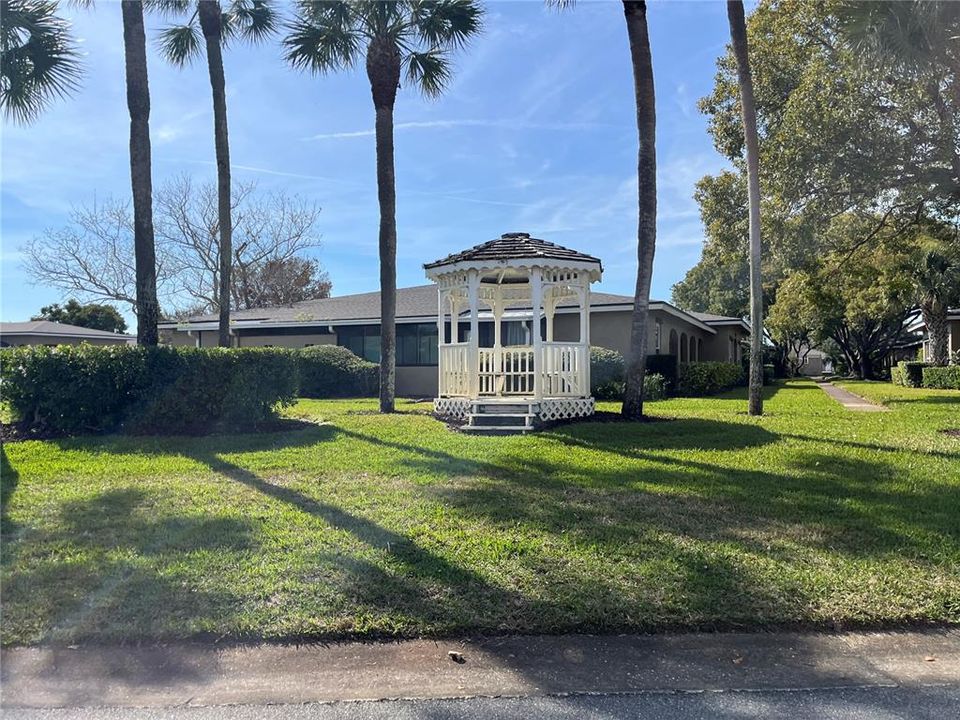 For Sale: $139,999 (1 beds, 1 baths, 722 Square Feet)