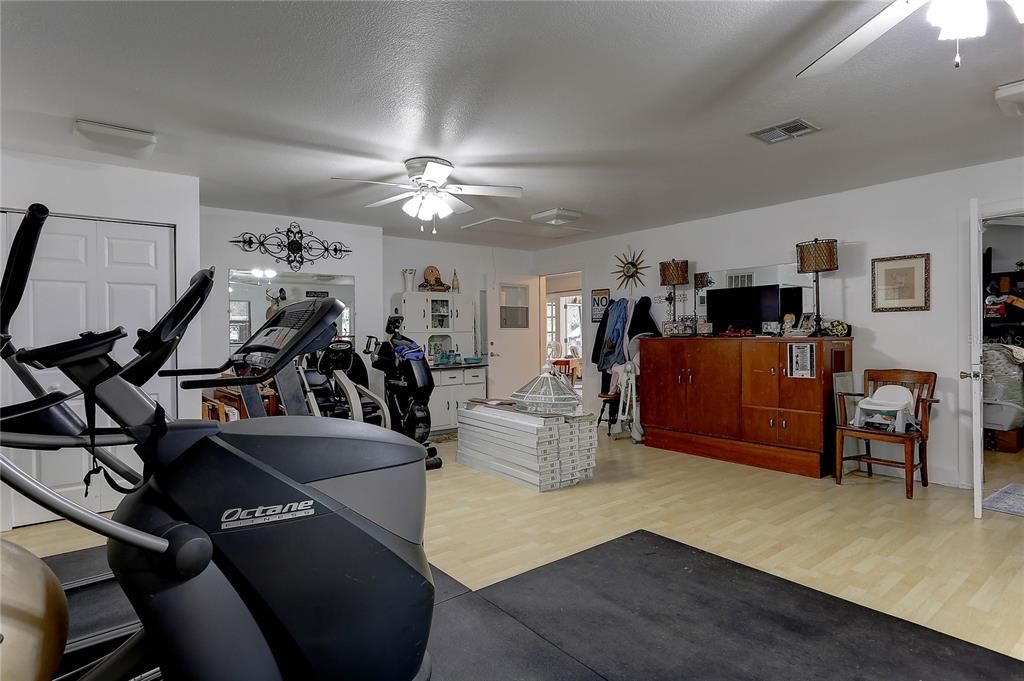 For Sale: $785,000 (3 beds, 2 baths, 2932 Square Feet)