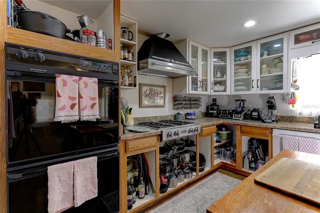 For Sale: $785,000 (3 beds, 2 baths, 2932 Square Feet)