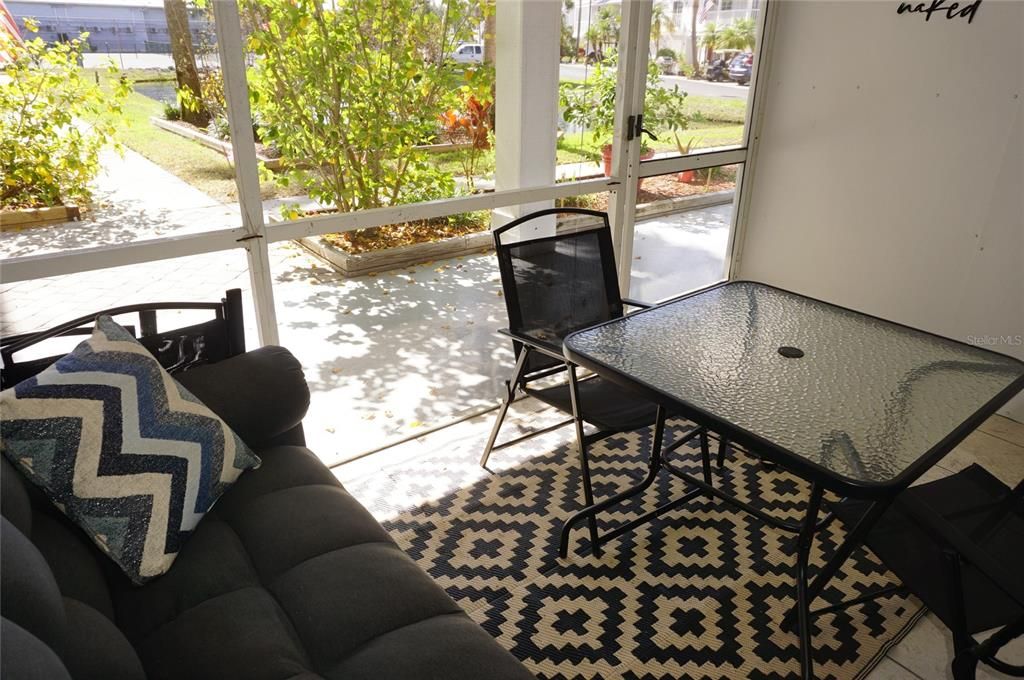 На продажу: $114,900 (0 спален, 1 ванн, 392 Квадратных фут)