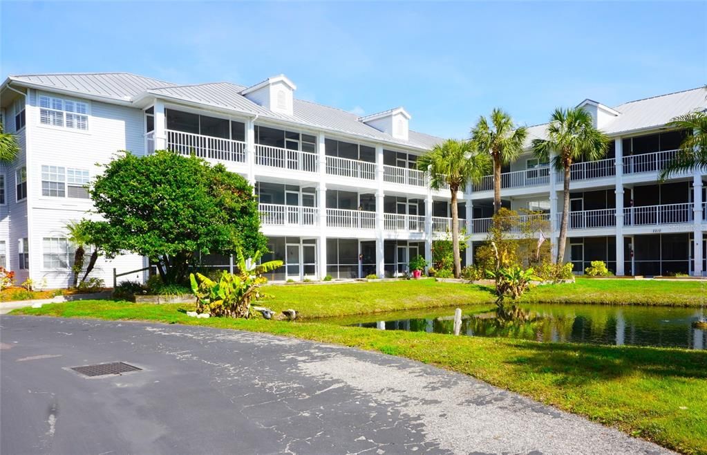 На продажу: $114,900 (0 спален, 1 ванн, 392 Квадратных фут)