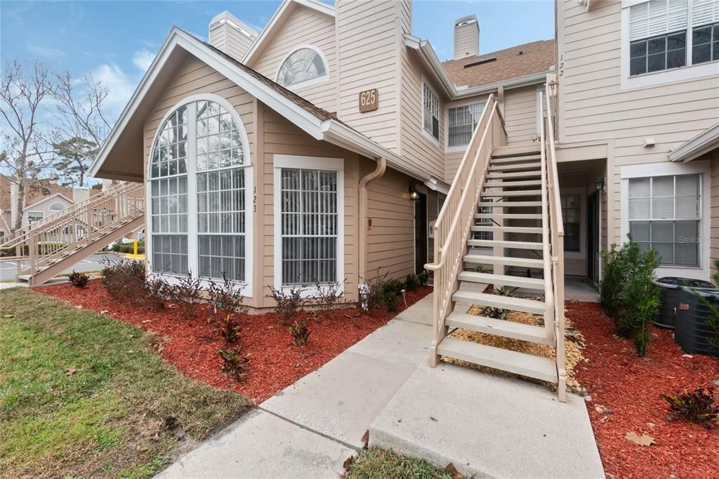 Activo con contrato: $215,000 (2 camas, 2 baños, 984 Pies cuadrados)