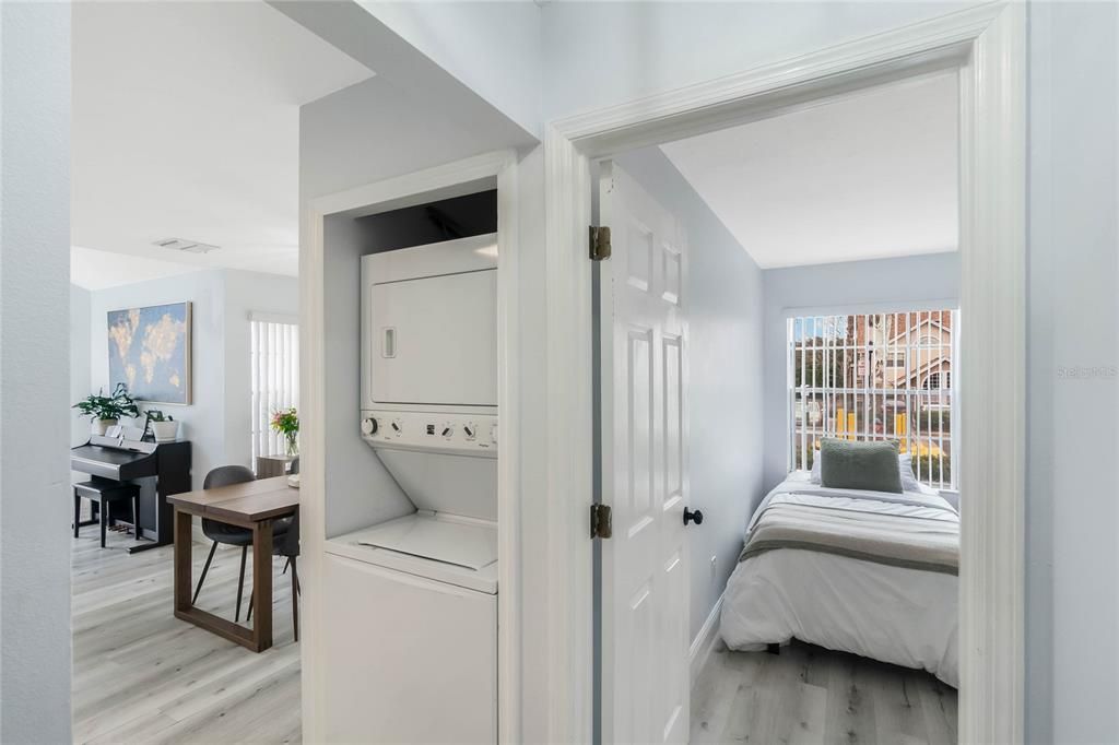 Activo con contrato: $215,000 (2 camas, 2 baños, 984 Pies cuadrados)