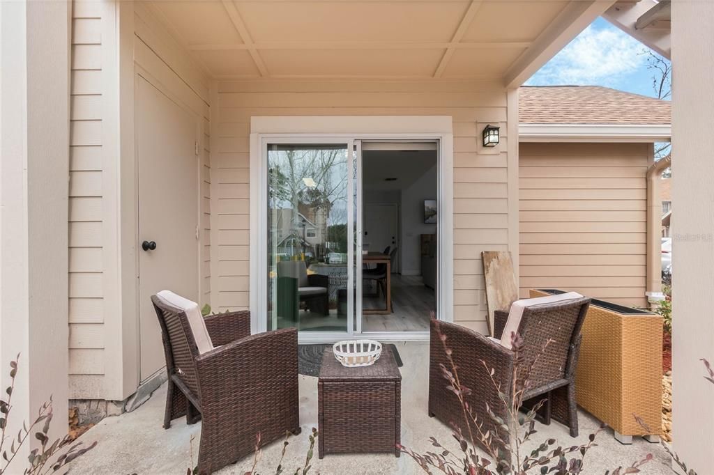 Activo con contrato: $215,000 (2 camas, 2 baños, 984 Pies cuadrados)