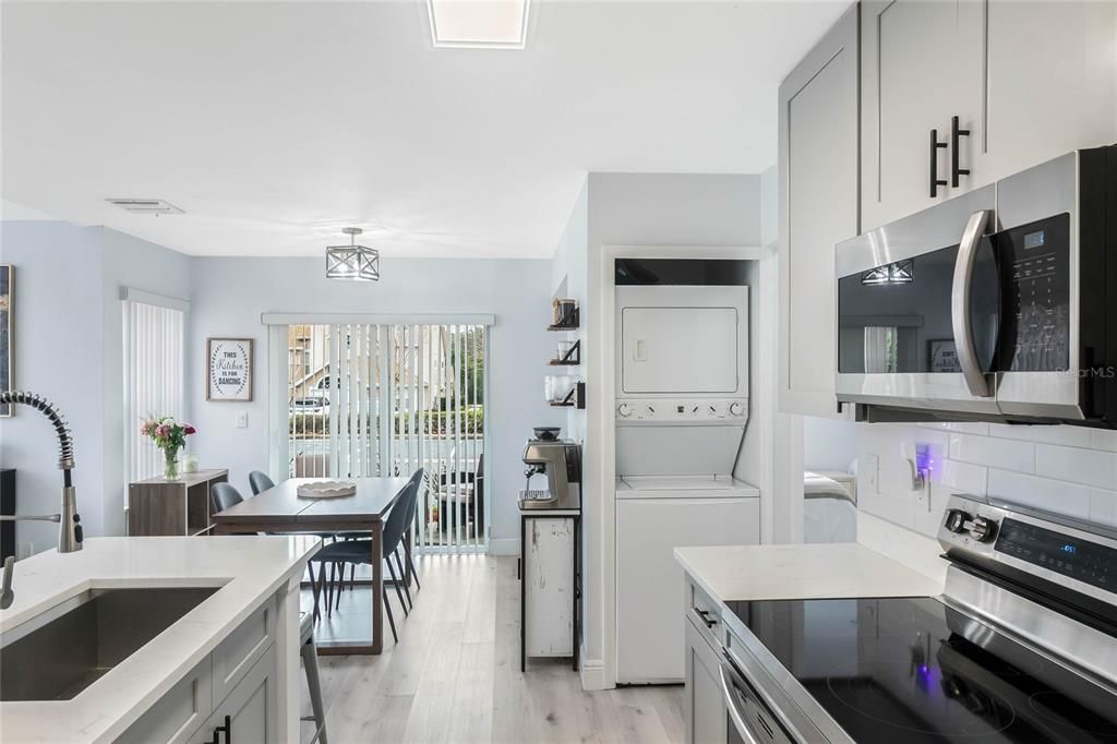 Activo con contrato: $215,000 (2 camas, 2 baños, 984 Pies cuadrados)