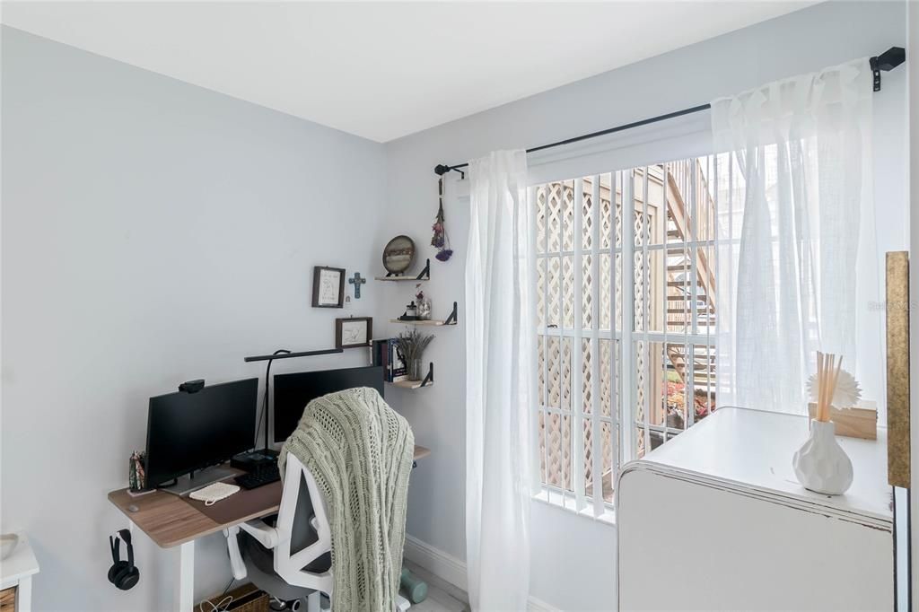 Activo con contrato: $215,000 (2 camas, 2 baños, 984 Pies cuadrados)