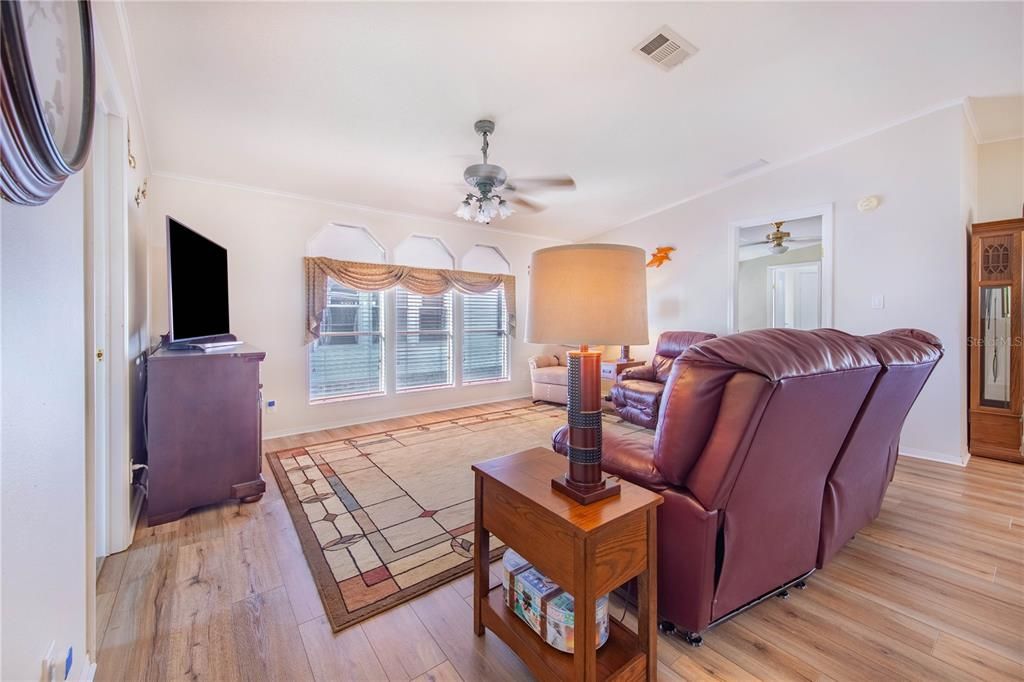 На продажу: $280,000 (3 спален, 2 ванн, 1485 Квадратных фут)