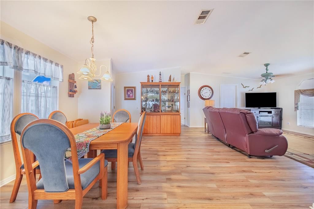 На продажу: $280,000 (3 спален, 2 ванн, 1485 Квадратных фут)