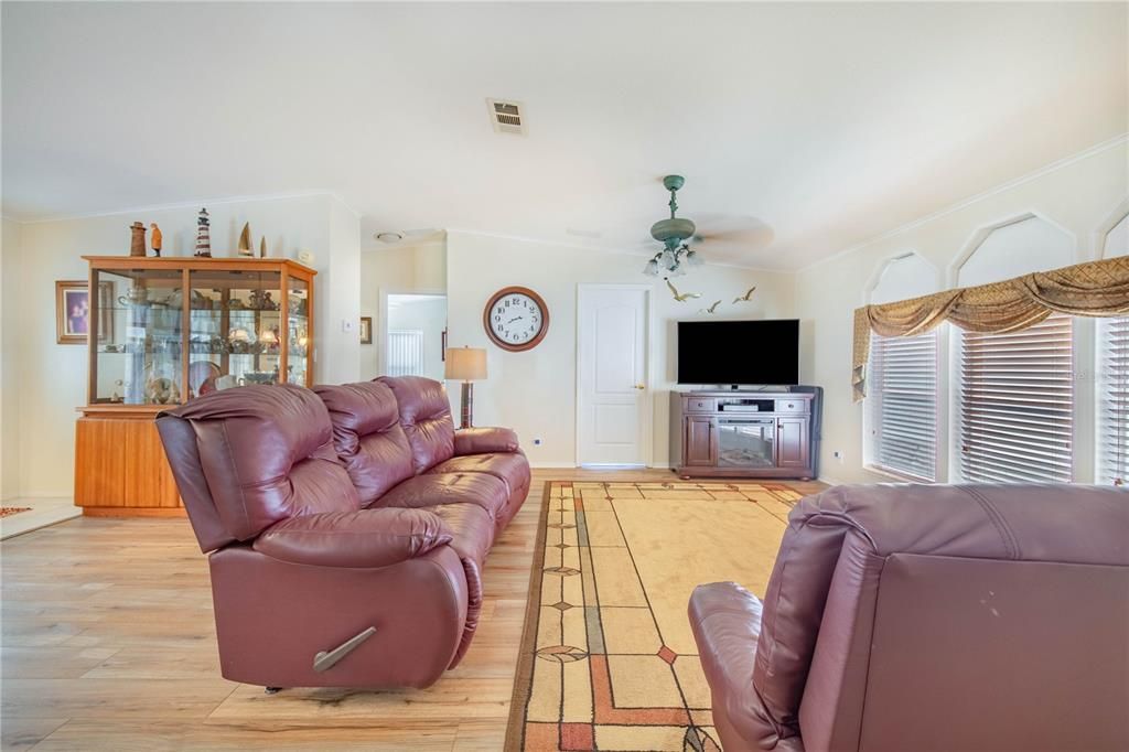 На продажу: $280,000 (3 спален, 2 ванн, 1485 Квадратных фут)