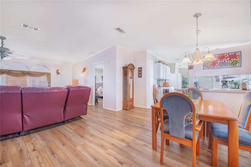 На продажу: $280,000 (3 спален, 2 ванн, 1485 Квадратных фут)