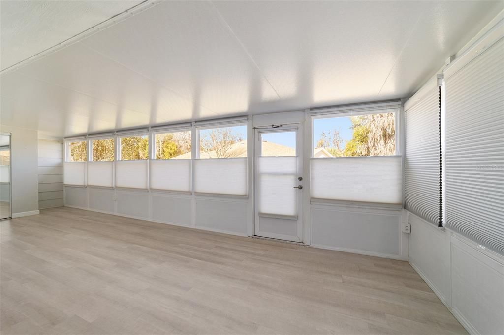 Active With Contract: $195,000 (2 beds, 2 baths, 1151 Square Feet)