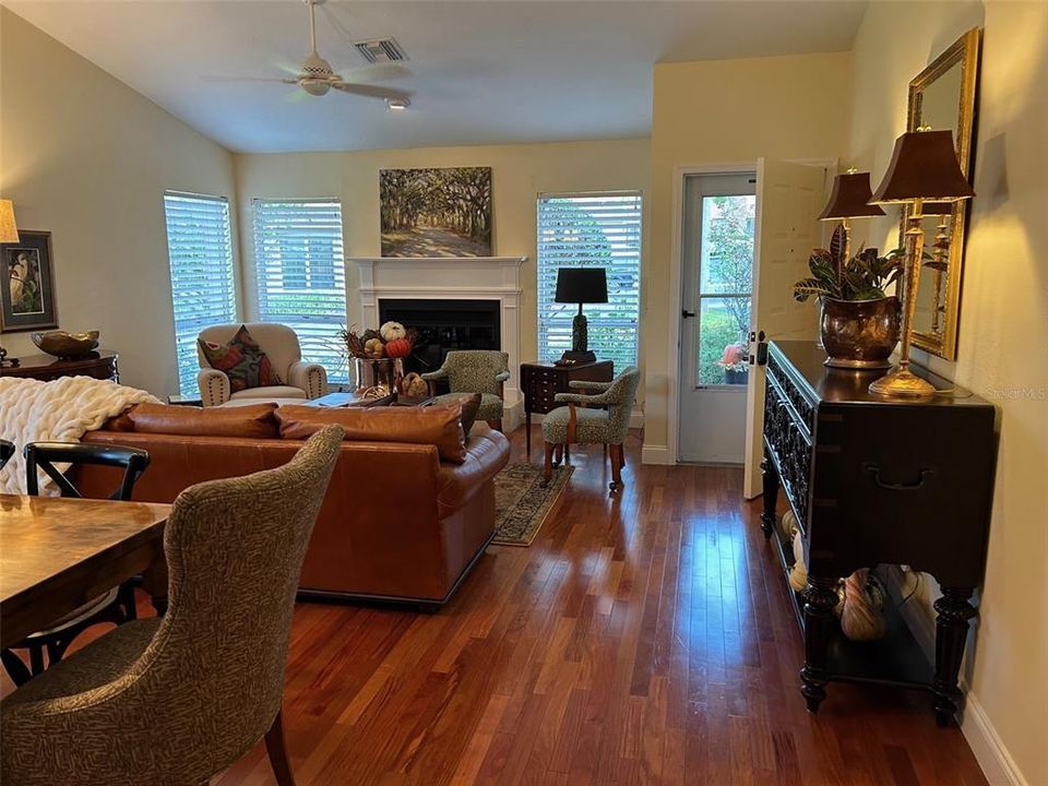 Active With Contract: $195,000 (2 beds, 2 baths, 1151 Square Feet)