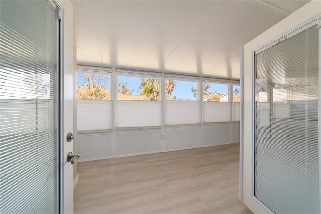 Active With Contract: $195,000 (2 beds, 2 baths, 1151 Square Feet)