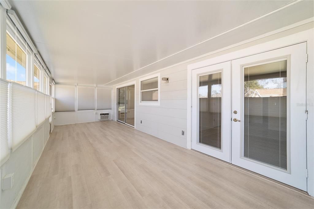 Active With Contract: $195,000 (2 beds, 2 baths, 1151 Square Feet)