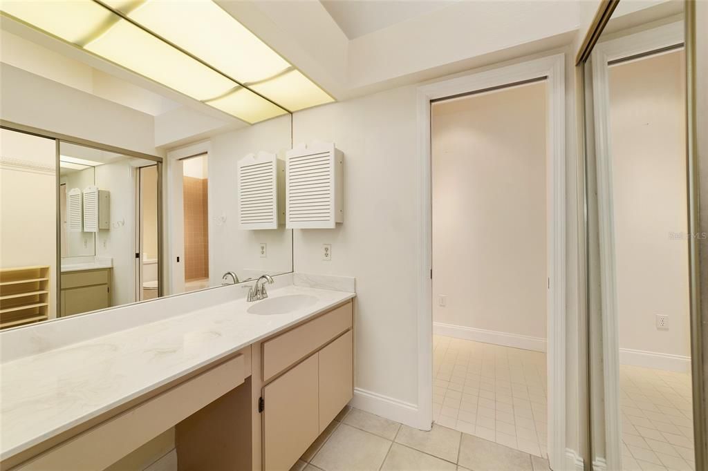 Active With Contract: $195,000 (2 beds, 2 baths, 1151 Square Feet)