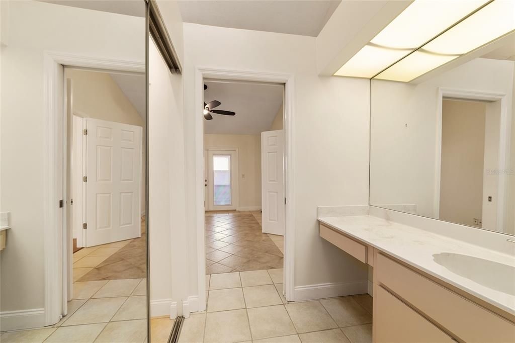 Active With Contract: $195,000 (2 beds, 2 baths, 1151 Square Feet)