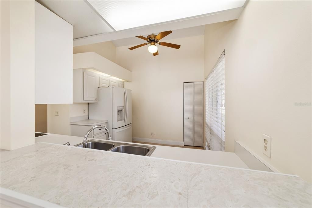 Active With Contract: $195,000 (2 beds, 2 baths, 1151 Square Feet)