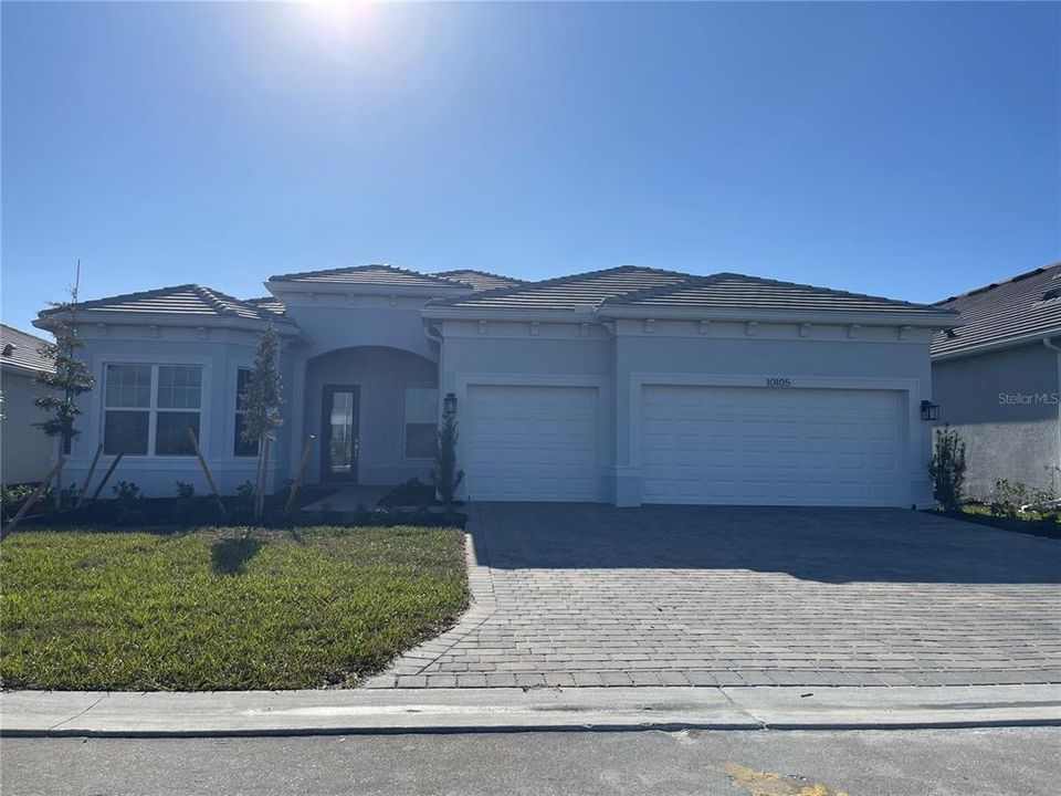 Recently Sold: $900,000 (4 beds, 3 baths, 2483 Square Feet)