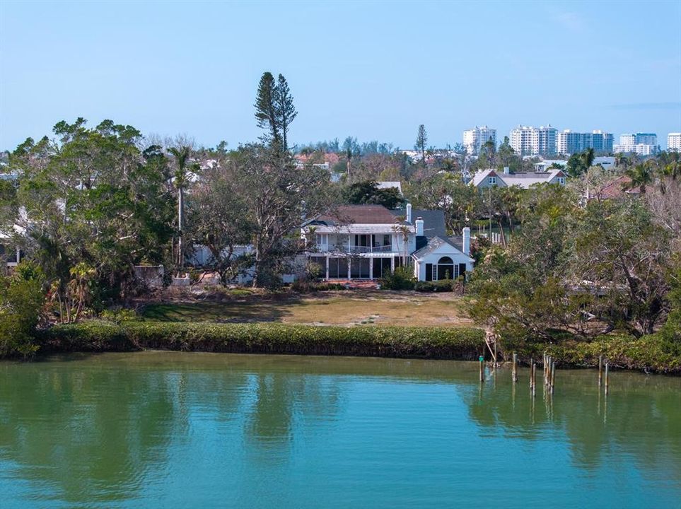 En Venta: $8,450,000 (1.52 acres)