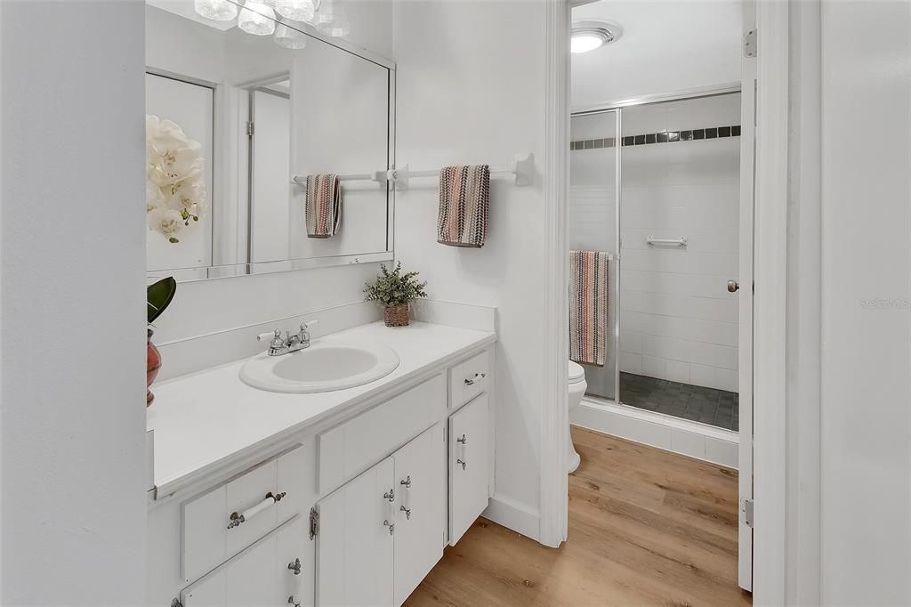 На продажу: $149,000 (2 спален, 2 ванн, 1156 Квадратных фут)