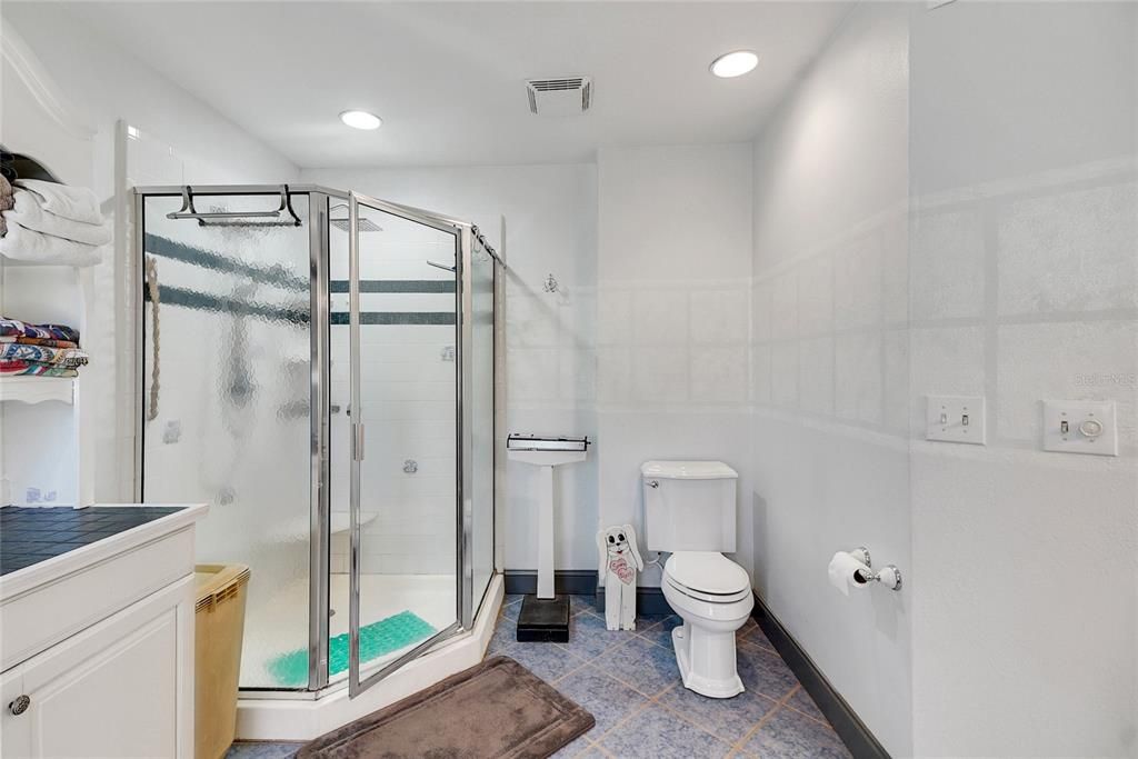 For Sale: $749,000 (5 beds, 3 baths, 3556 Square Feet)