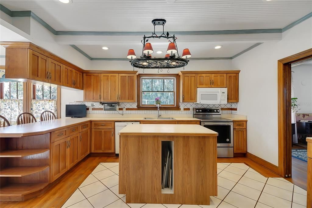 For Sale: $749,000 (5 beds, 3 baths, 3556 Square Feet)