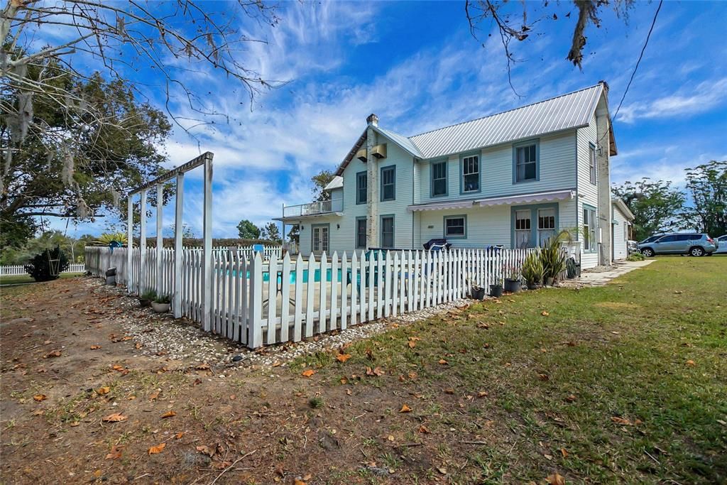 For Sale: $749,000 (5 beds, 3 baths, 3556 Square Feet)