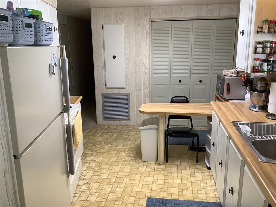 For Sale: $99,000 (2 beds, 2 baths, 1056 Square Feet)