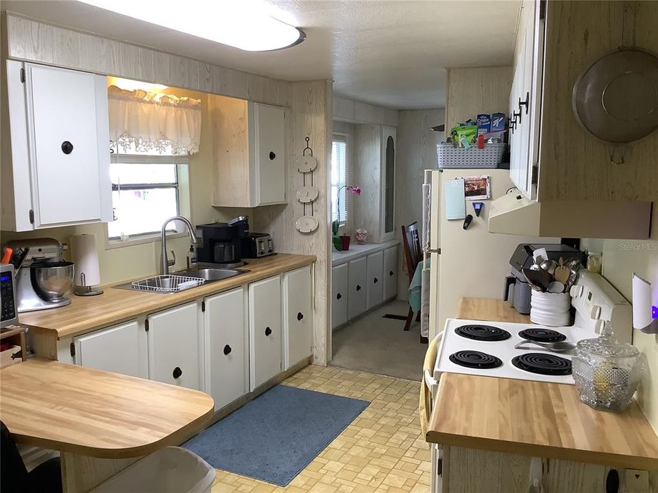 For Sale: $99,000 (2 beds, 2 baths, 1056 Square Feet)