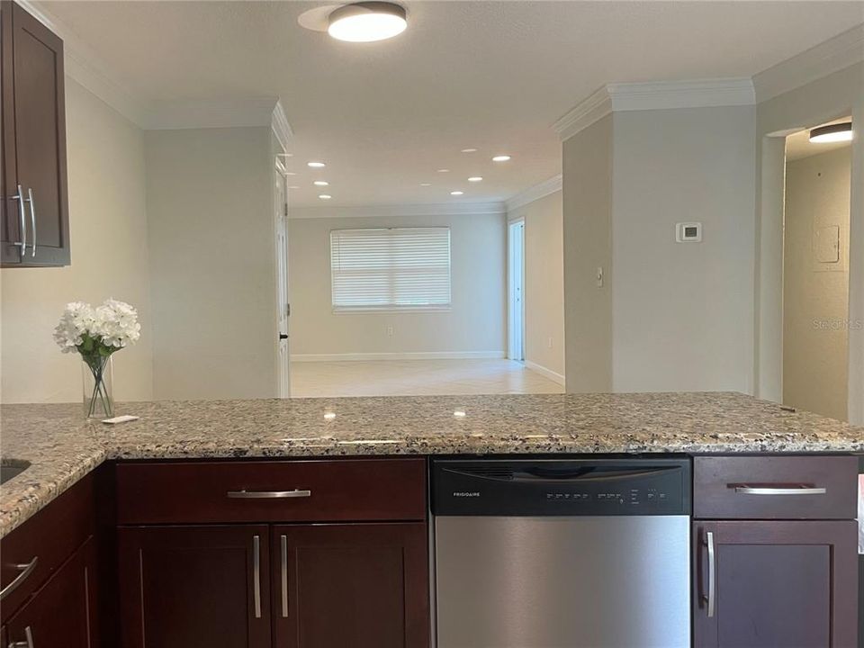 На продажу: $239,990 (2 спален, 2 ванн, 956 Квадратных фут)