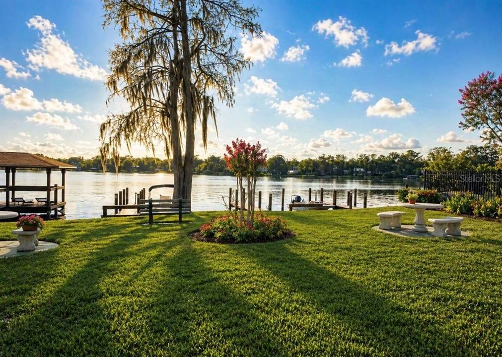 For Sale: $224,999 (2 beds, 2 baths, 956 Square Feet)