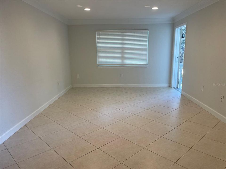 На продажу: $239,990 (2 спален, 2 ванн, 956 Квадратных фут)