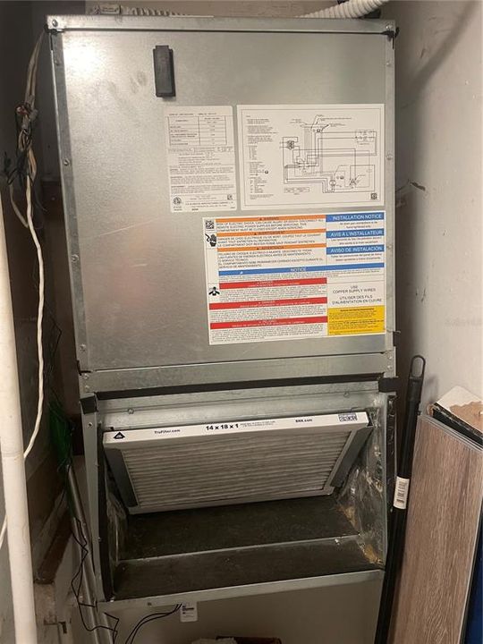 На продажу: $239,990 (2 спален, 2 ванн, 956 Квадратных фут)