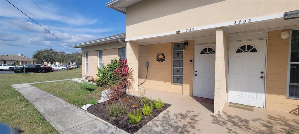 最近售出: $139,900 (2 贝兹, 1 浴室, 888 平方英尺)