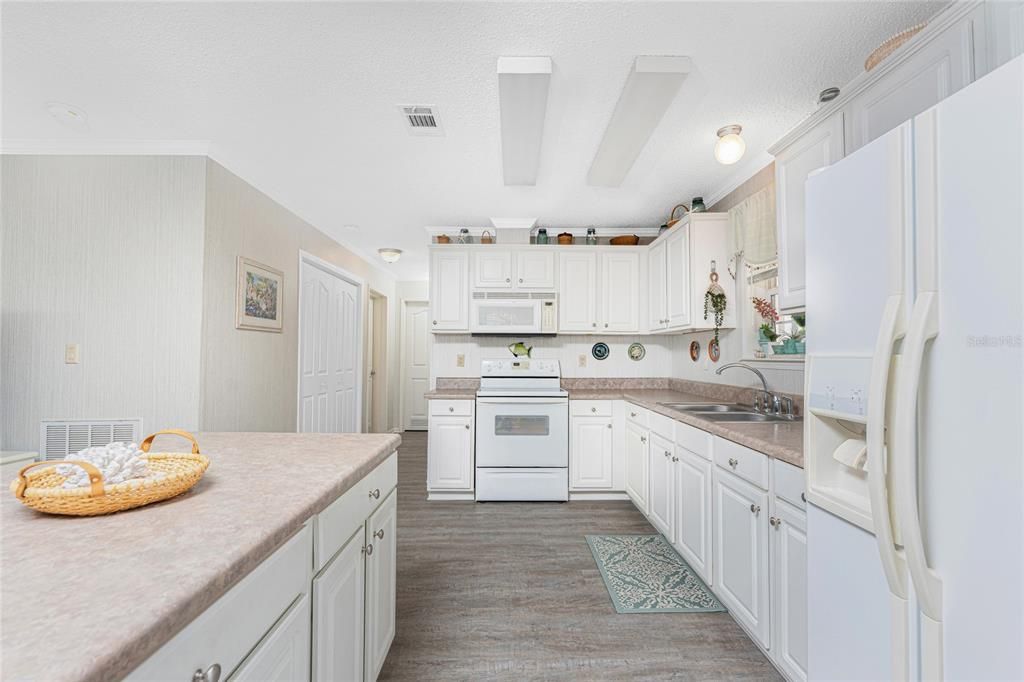 Active With Contract: $175,000 (2 beds, 2 baths, 1152 Square Feet)