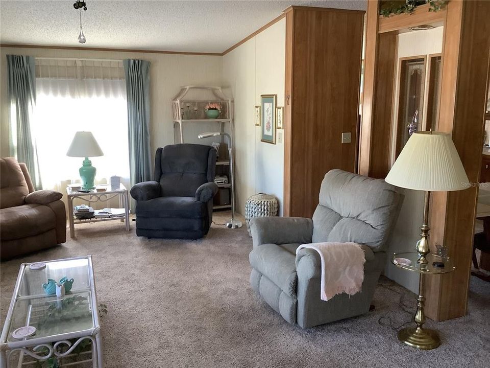 For Sale: $195,000 (2 beds, 2 baths, 1284 Square Feet)