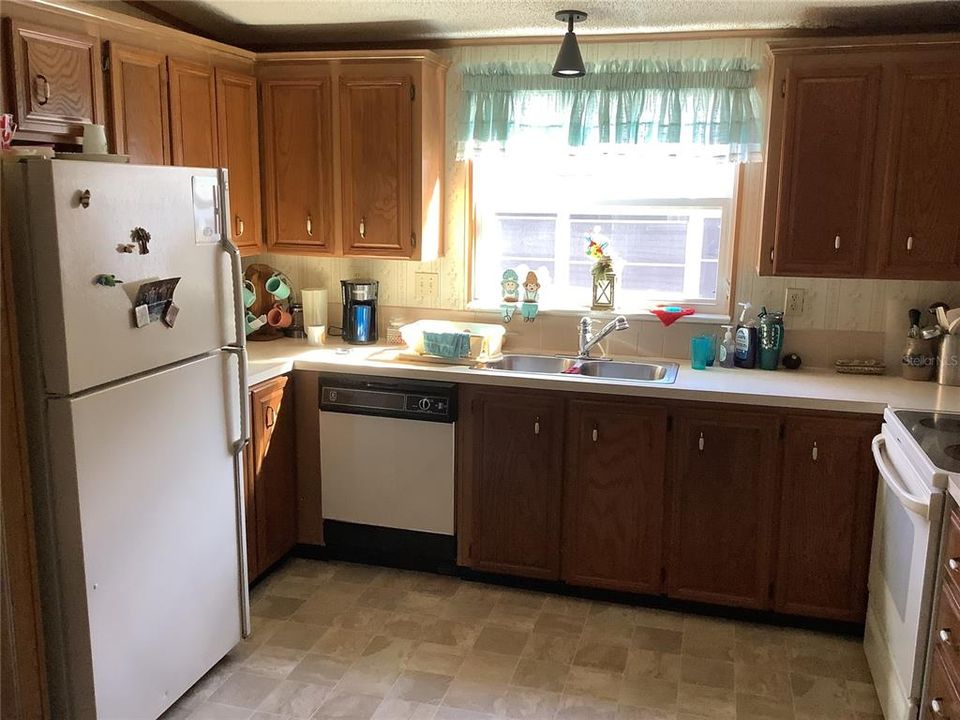 For Sale: $195,000 (2 beds, 2 baths, 1284 Square Feet)