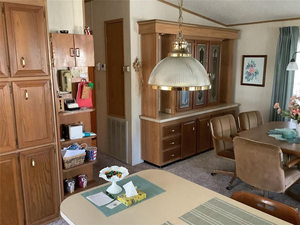 For Sale: $195,000 (2 beds, 2 baths, 1284 Square Feet)