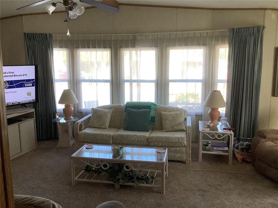 For Sale: $195,000 (2 beds, 2 baths, 1284 Square Feet)