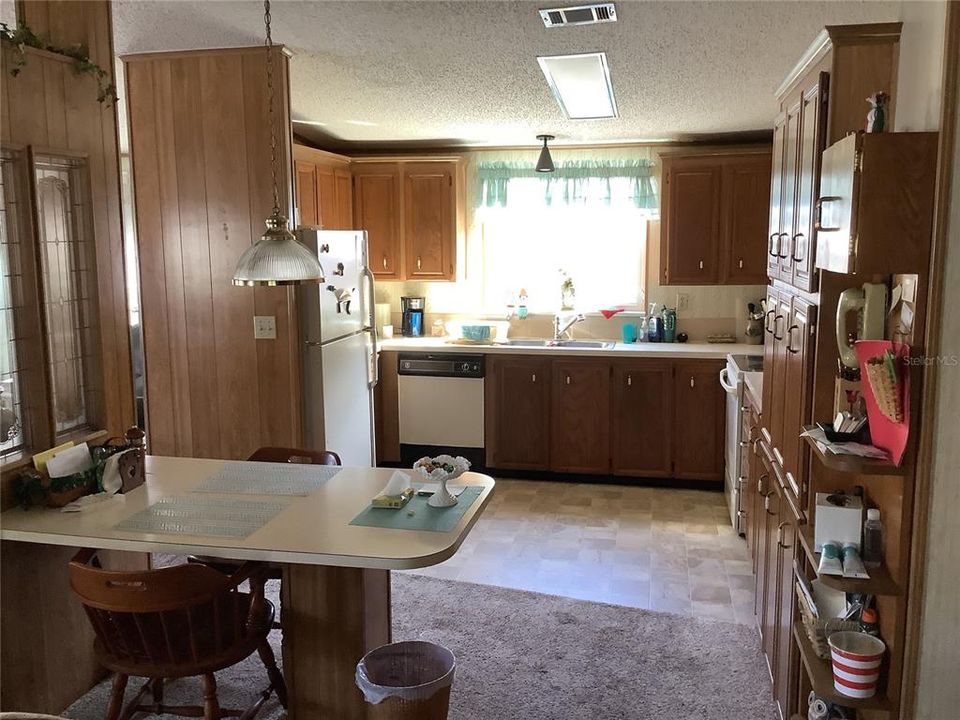 For Sale: $195,000 (2 beds, 2 baths, 1284 Square Feet)