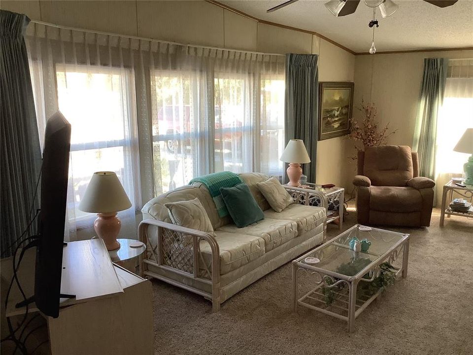 For Sale: $195,000 (2 beds, 2 baths, 1284 Square Feet)