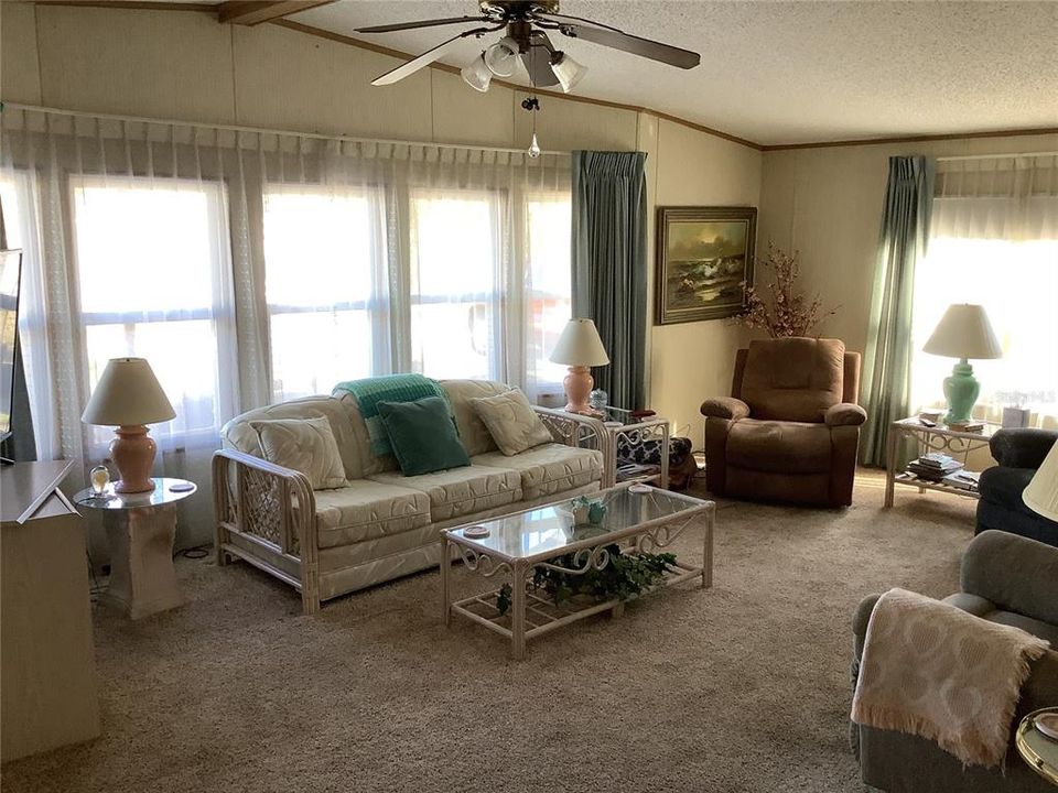 For Sale: $195,000 (2 beds, 2 baths, 1284 Square Feet)