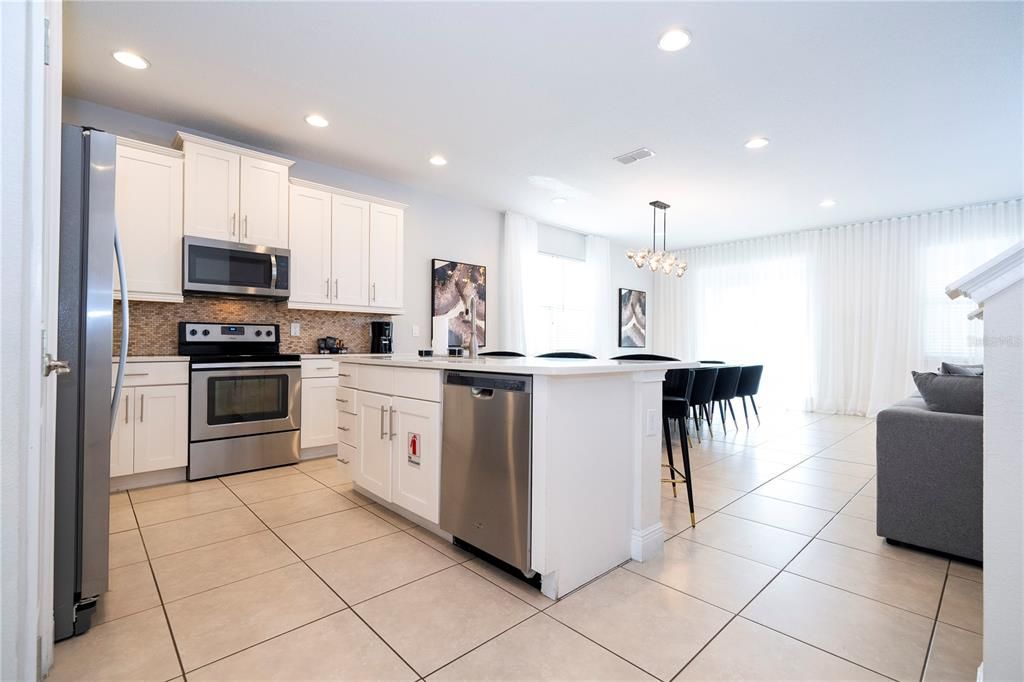 待售: $1,400,000 (8 贝兹, 6 浴室, 3612 平方英尺)