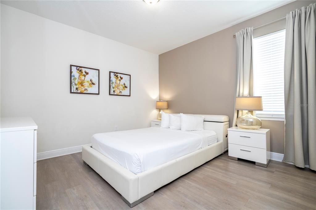 待售: $1,400,000 (8 贝兹, 6 浴室, 3612 平方英尺)