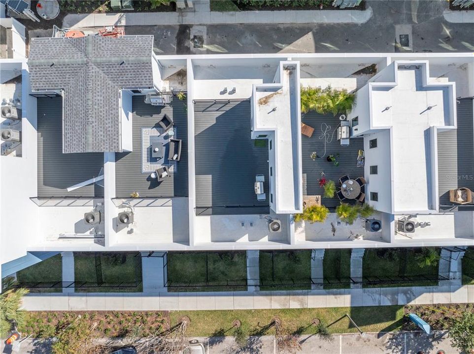 Под контрактом: $649,000 (2 спален, 2 ванн, 1857 Квадратных фут)