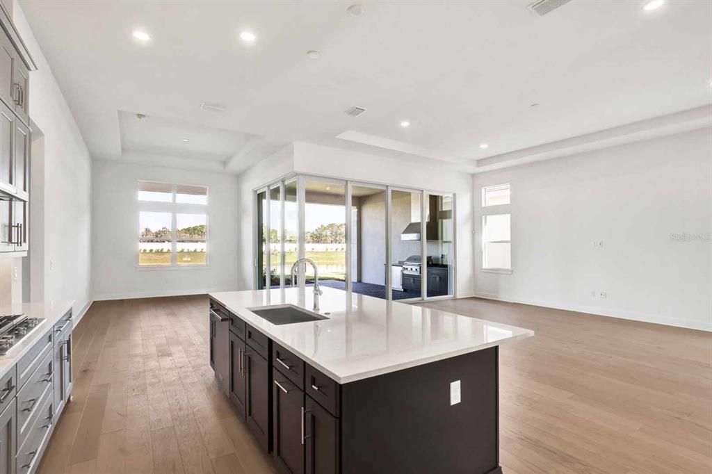 Под контрактом: $909,000 (3 спален, 3 ванн, 2517 Квадратных фут)