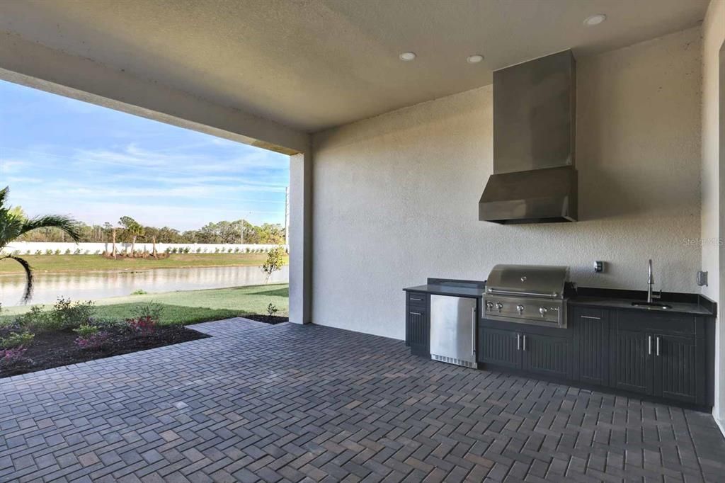 Под контрактом: $909,000 (3 спален, 3 ванн, 2517 Квадратных фут)