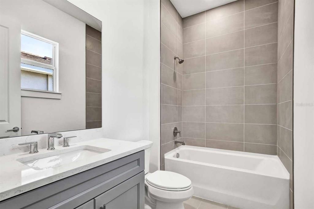 Под контрактом: $909,000 (3 спален, 3 ванн, 2517 Квадратных фут)