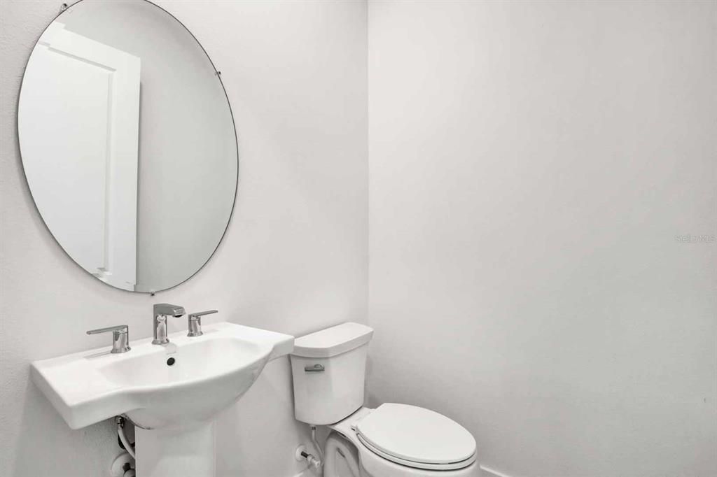 Под контрактом: $909,000 (3 спален, 3 ванн, 2517 Квадратных фут)