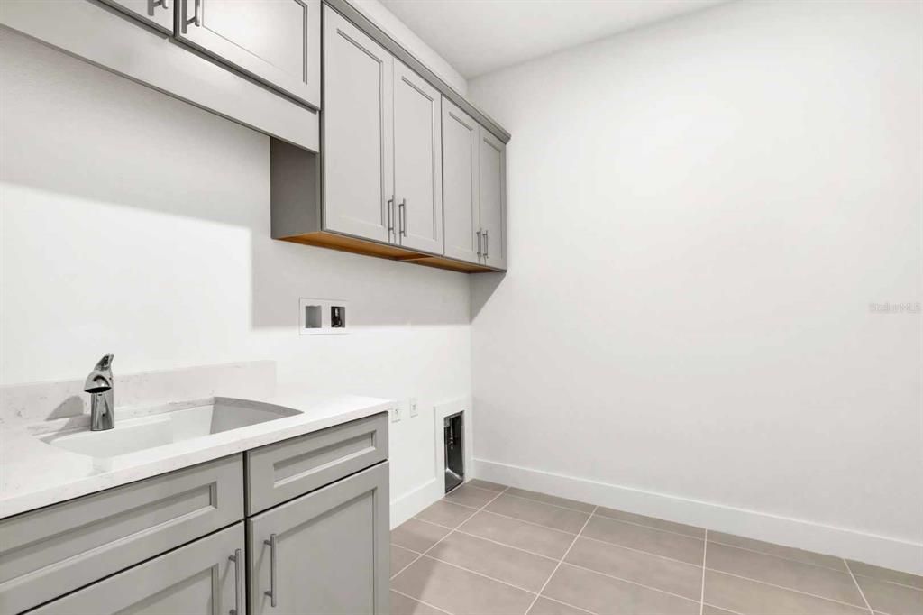 Под контрактом: $909,000 (3 спален, 3 ванн, 2517 Квадратных фут)